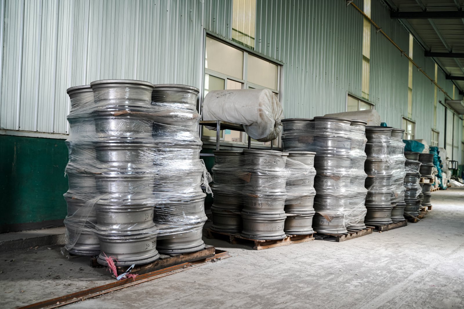 DOT-certified forged wheel factory: Floating multi-spoke “disc-style” wheels suitable for AITO M5, M7, M8, and M9.