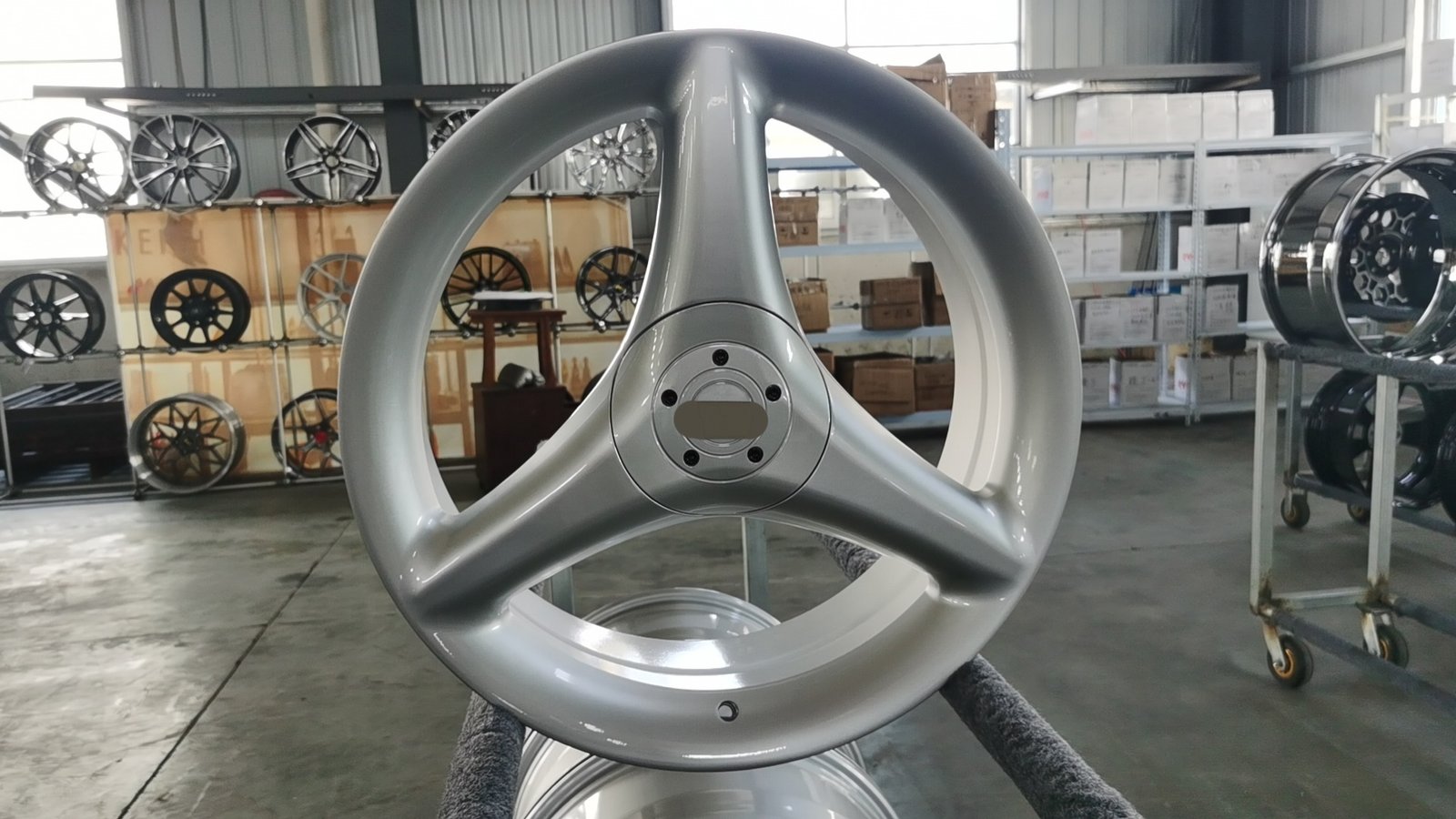 Forged aluminum wheel factory: Wheels for Highlander, Alfa Romeo, Alphard, Reiz, Lexus, Crown (184), X5/X6, and C-Class.